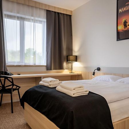 Warzymice Hotel Dworski Galaktyczny Park מראה חיצוני תמונה