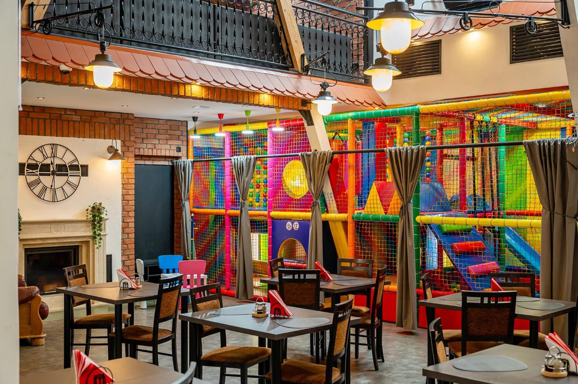 Warzymice Hotel Dworski Galaktyczny Park מראה חיצוני תמונה