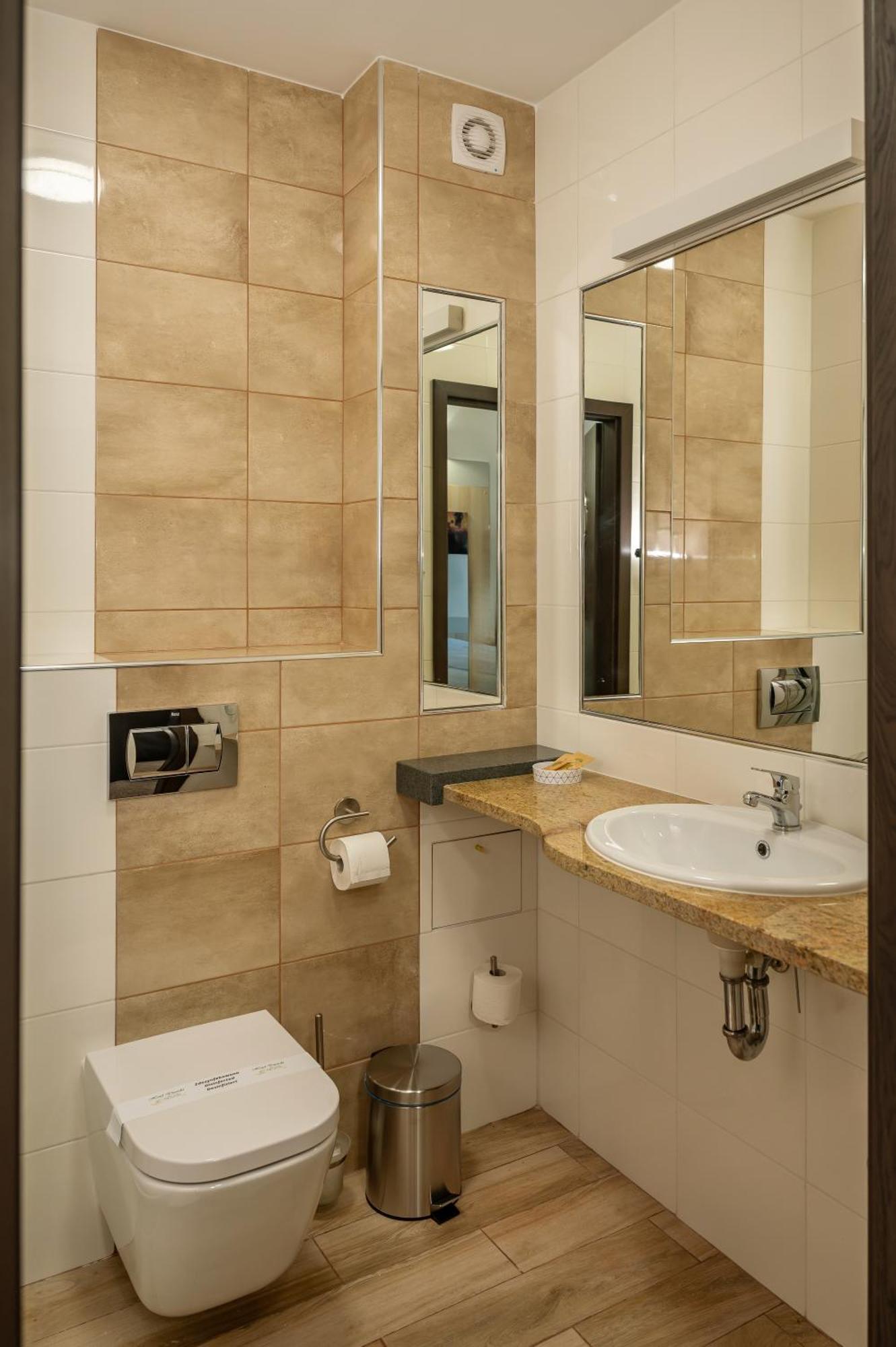 Warzymice Hotel Dworski Galaktyczny Park מראה חיצוני תמונה