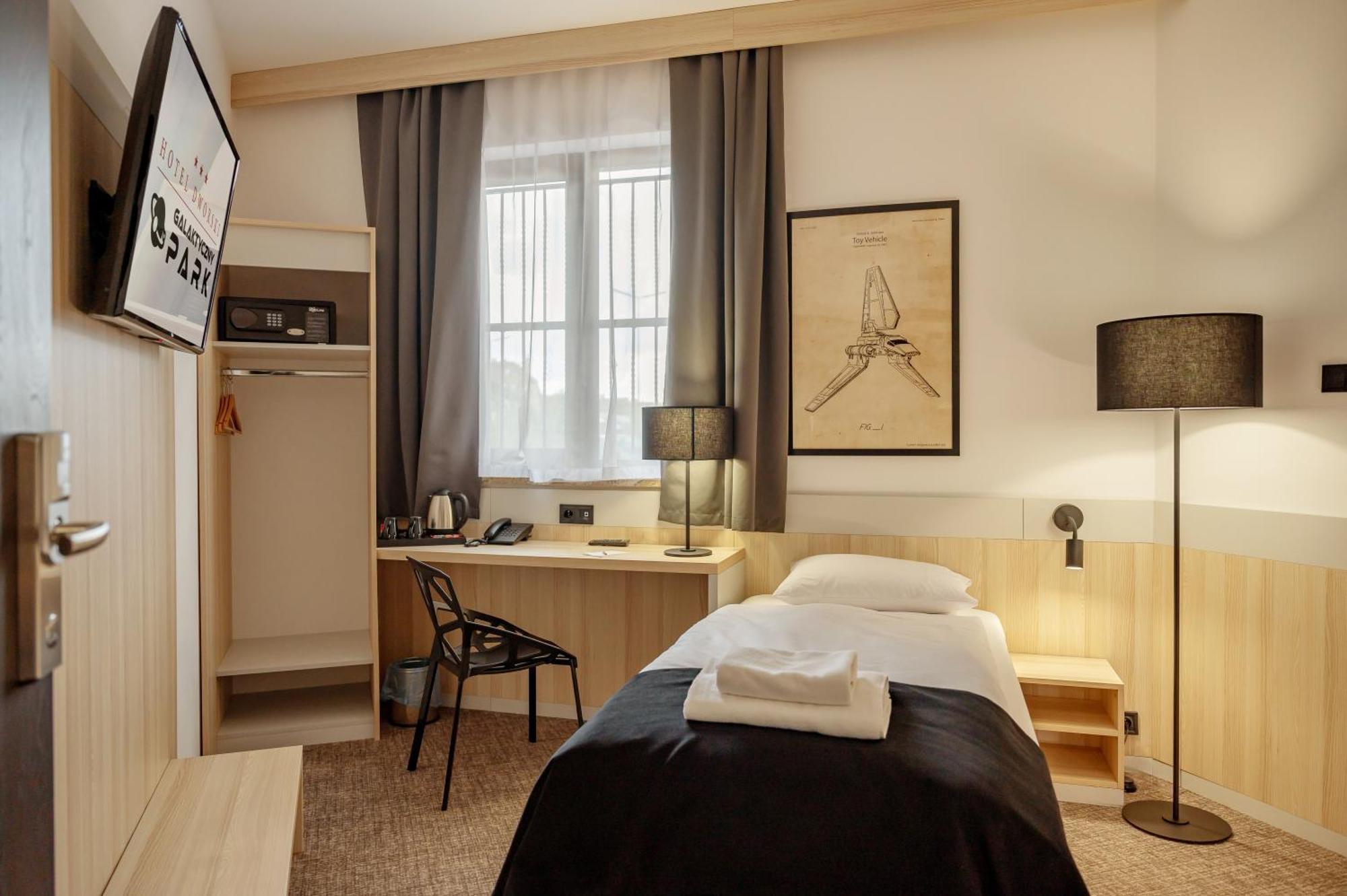Warzymice Hotel Dworski Galaktyczny Park מראה חיצוני תמונה