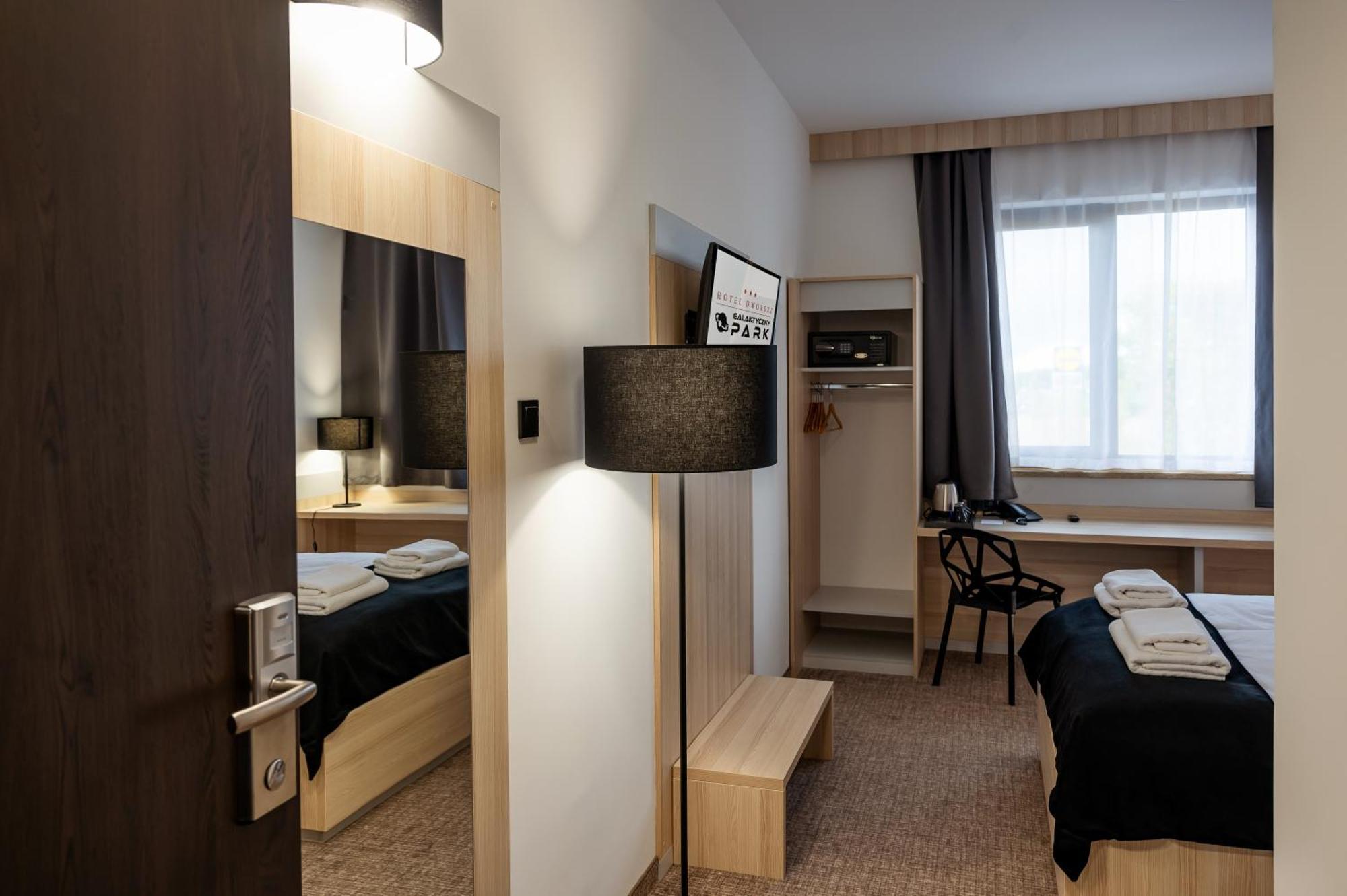 Warzymice Hotel Dworski Galaktyczny Park מראה חיצוני תמונה