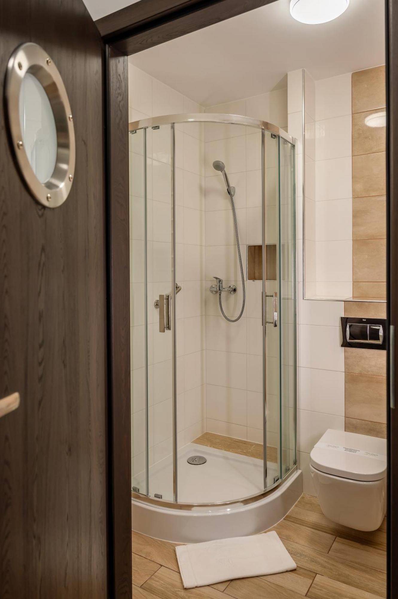 Warzymice Hotel Dworski Galaktyczny Park מראה חיצוני תמונה