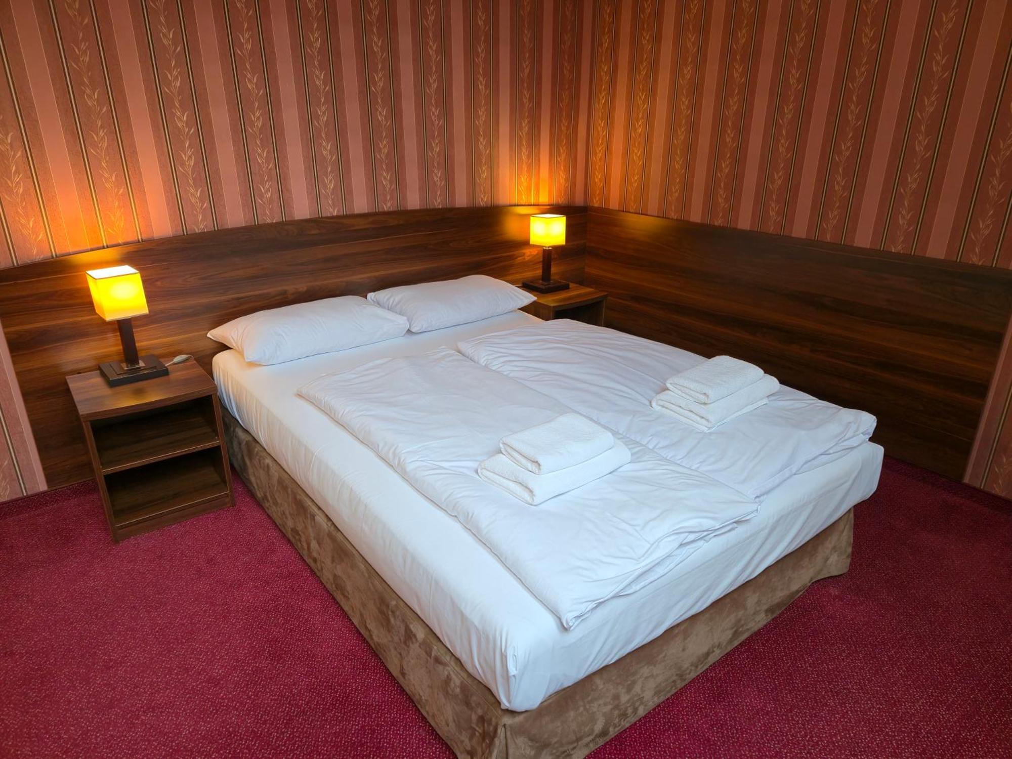Warzymice Hotel Dworski Galaktyczny Park מראה חיצוני תמונה