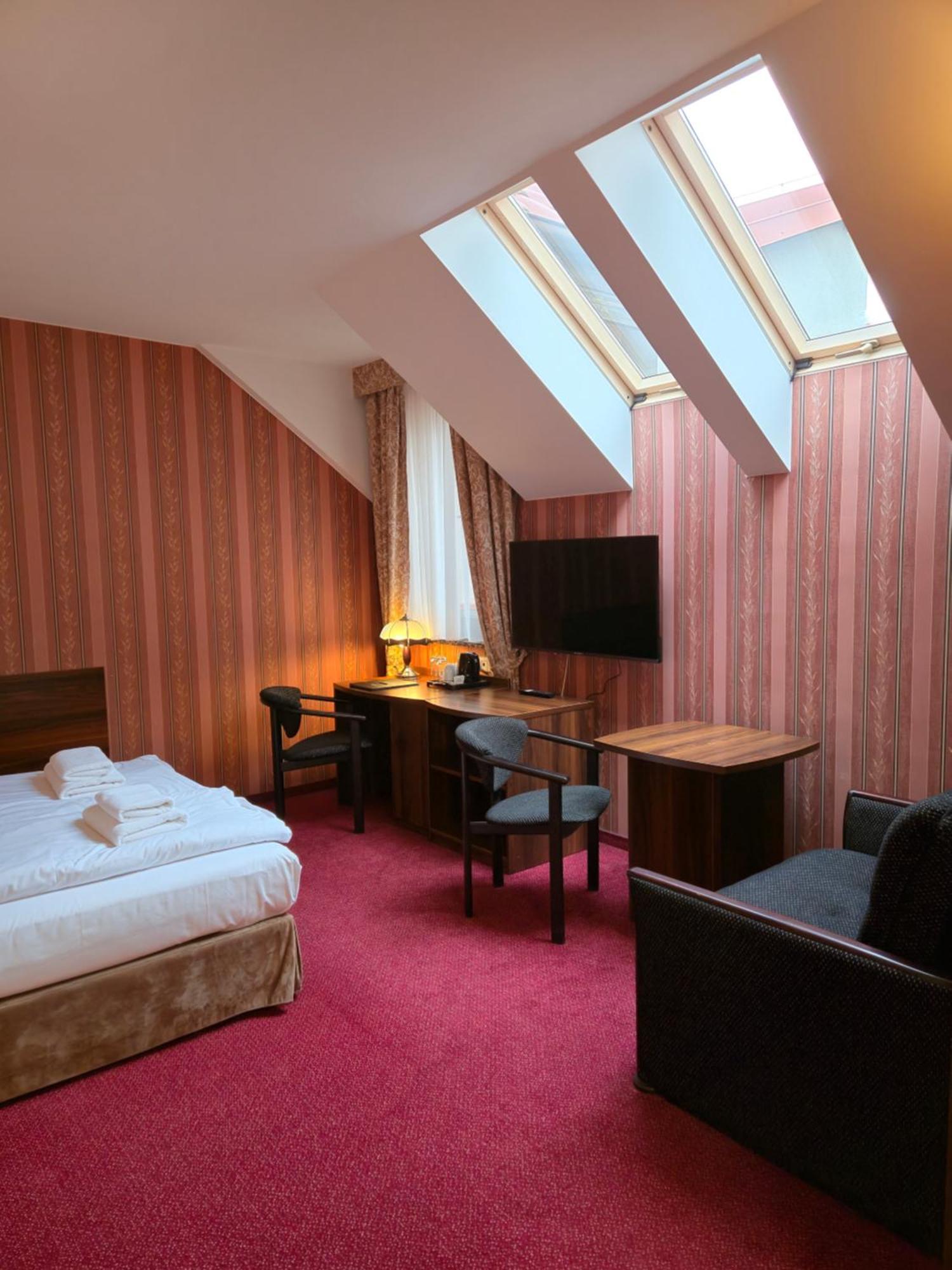 Warzymice Hotel Dworski Galaktyczny Park מראה חיצוני תמונה
